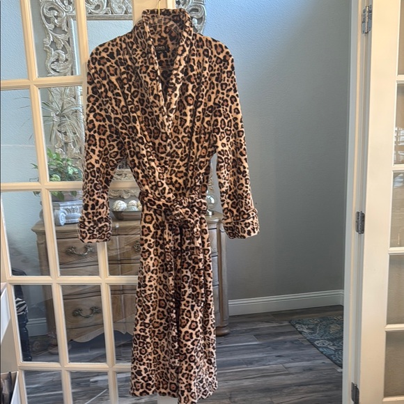 Animal Print Robe - Picture 1 of 5